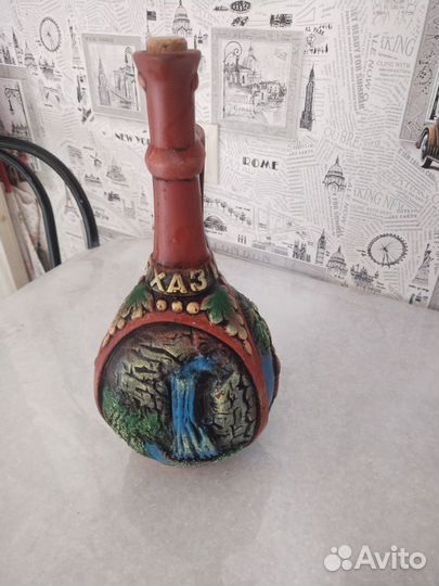 Глиняный кувшин для вина