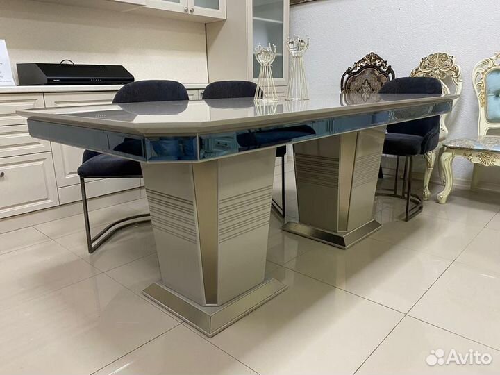 Стол Glory и Sham