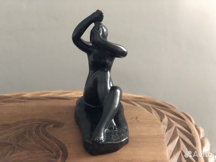 Статуэтка. Чёрная женщина