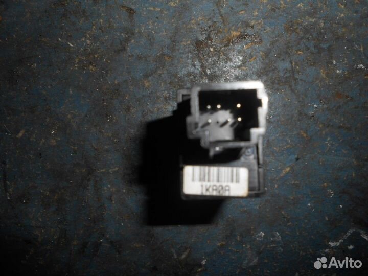 Кнопка антипробуксовочной системы (Nissan Juke)