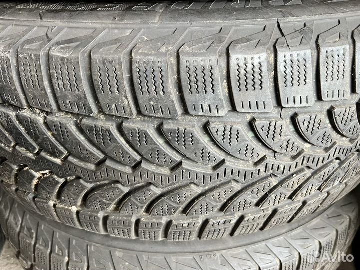 Bridgestone Blizzak LM-80 235/65 R17