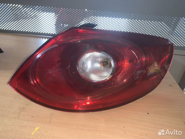 Фонарь наружний правый vw passat cc до рест