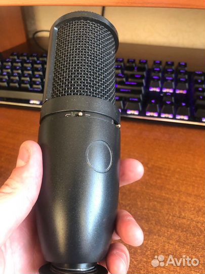 Студийный микрофон AKG P120 USB со стойкой