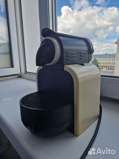 Капусльная кофемашина Delonghi Essenza