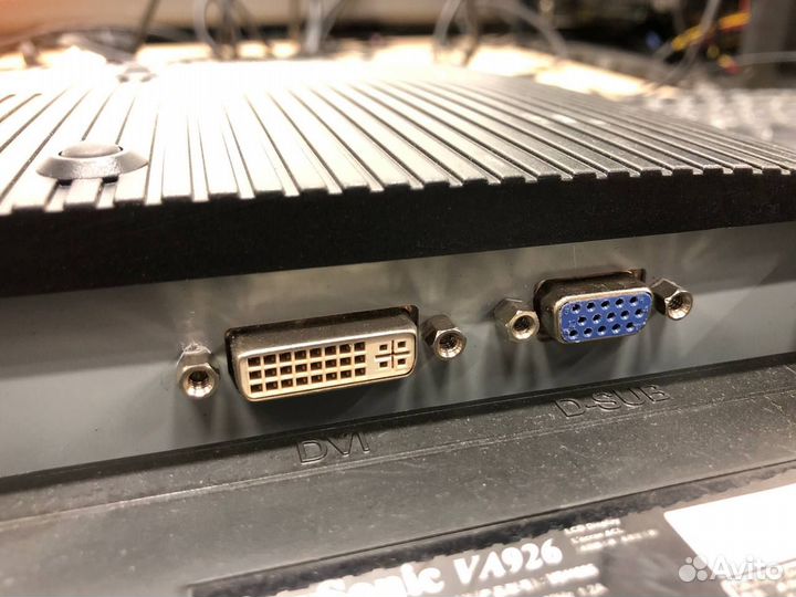 Монитор 19 дюймов DVI-D VGA