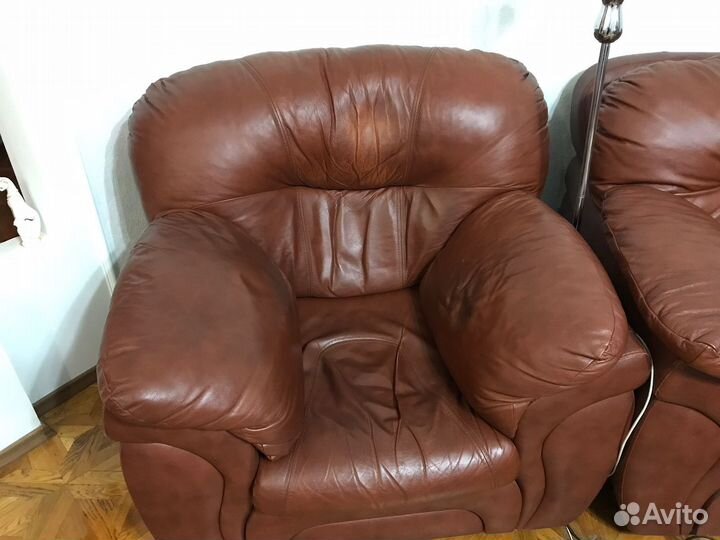 Кожанное кресло