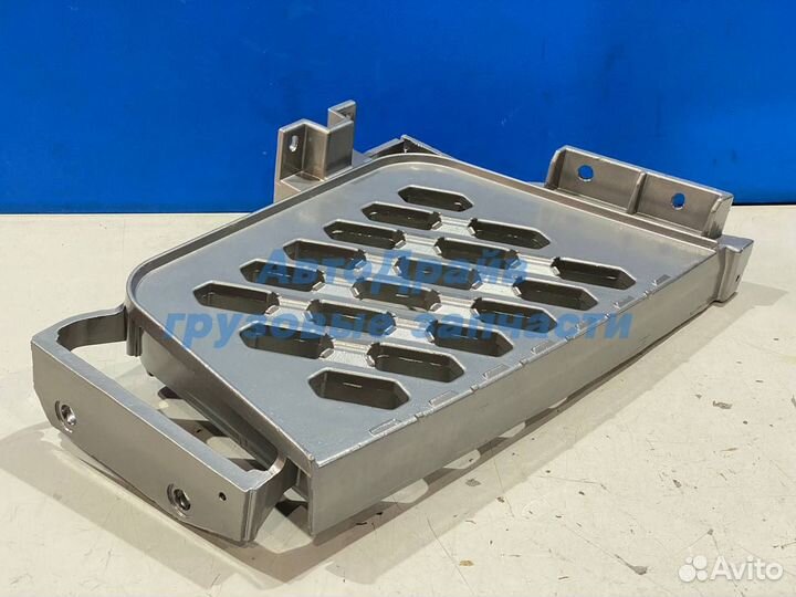 Подножка средняя Volvo FH4 левая