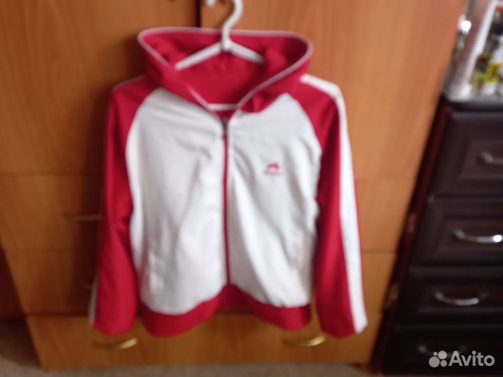 Спортивная кофта