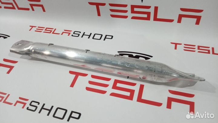 Распорка стоек Tesla Model S 2014 1003617-00-C