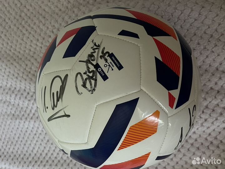 Мяч с автографами цска