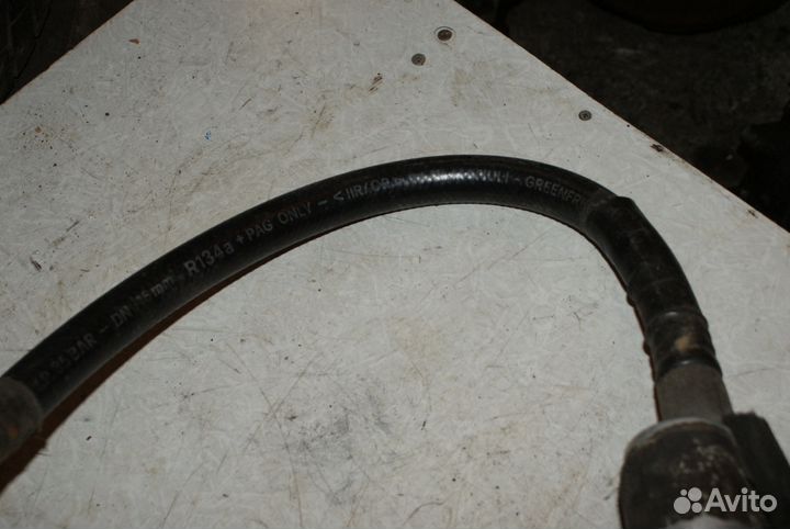 Шланг кондиционера Volkswagen Passat B4