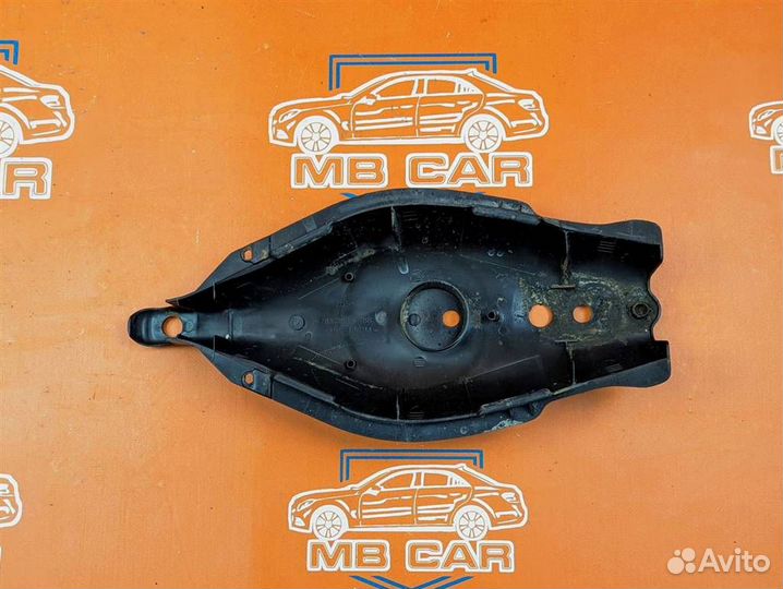 Кожух заднего рычага (лодки) w209 CLK-class 5.0