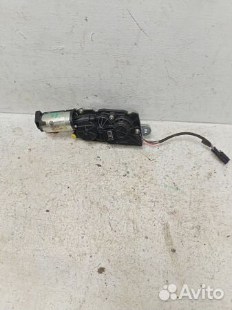 Доводчик двери багажника