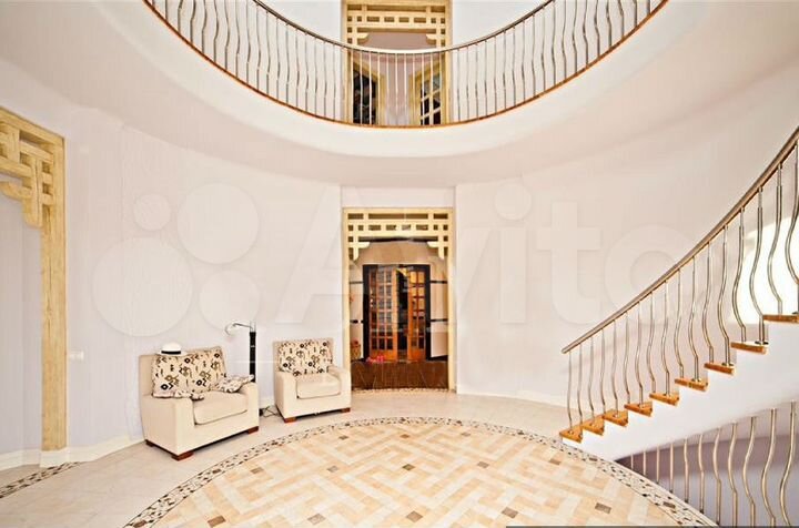 Коттедж 650 м² на участке 15 сот.