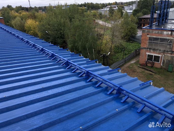 Монтаж снегозадержателей