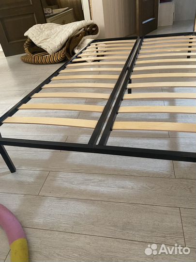 Кровать с матрасом 140 200