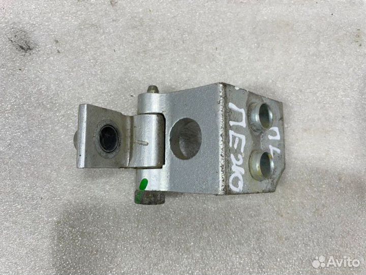 Петля двери передняя Peugeot 206 1998-2012