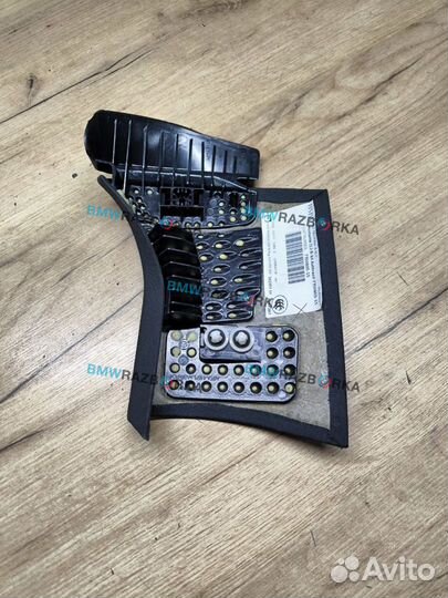 Обшивка центральной стойки левая верхняя BMW i8