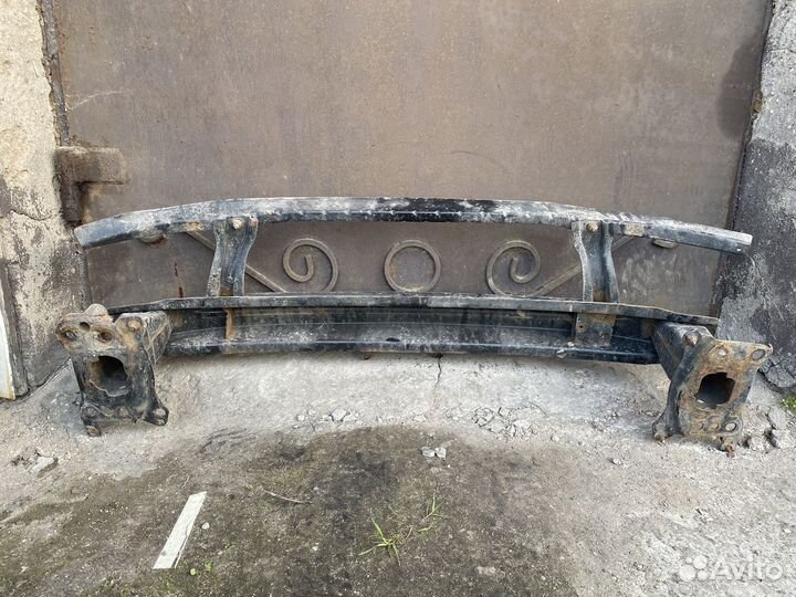 Усилитель переднего бампера VW passat b6