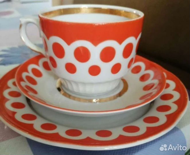 Чашка с блюдцем и тарелками