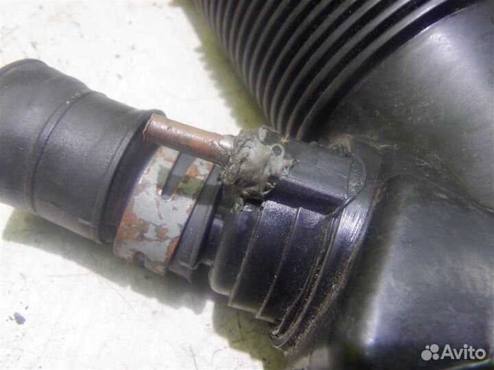 Патрубок воздушного фильтра Фольксваген Кадди Кэ