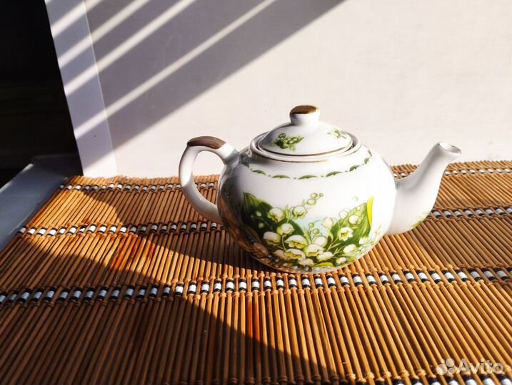 Чайник заварочный и сахарница