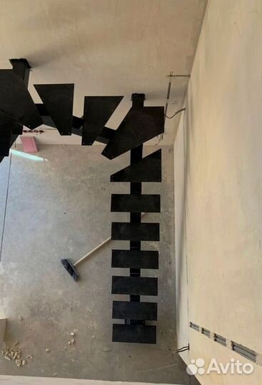 Поворотная лестница