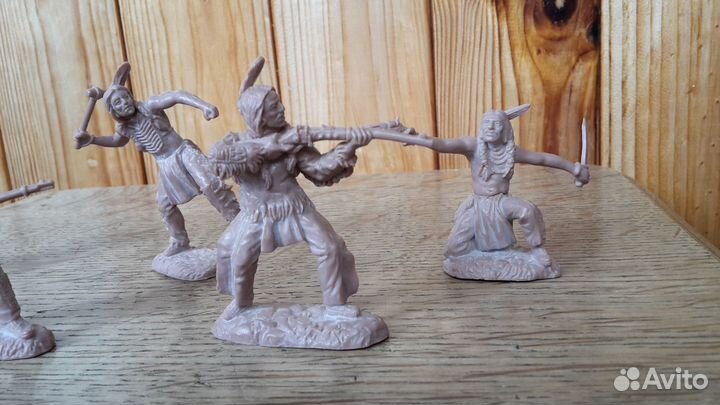 Солдатики Индейцы tssd.США 2009 г. Набор 5 штук