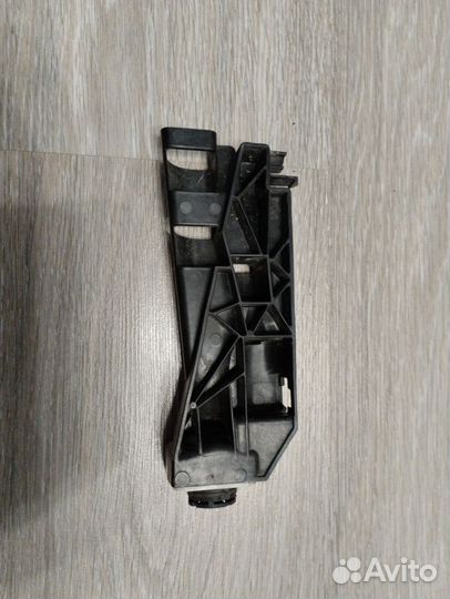 Кронштейн жалюзи правый BMW X5 G05, X6 G06 k11596