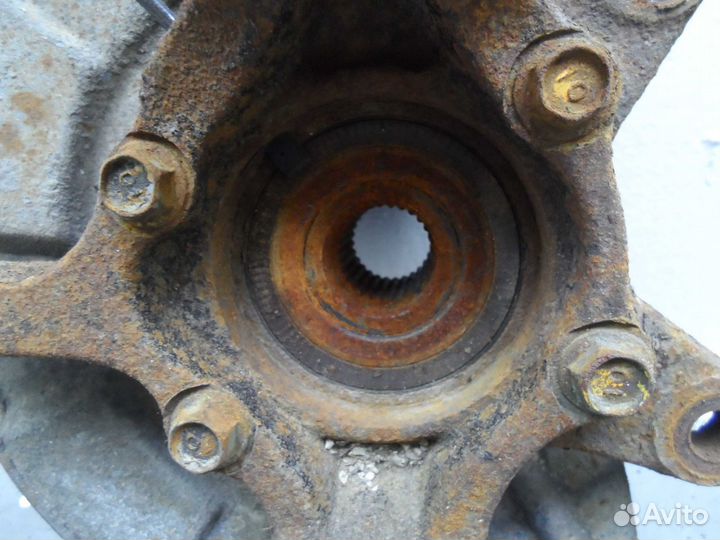 Кулак поворотный правый Suzuki Grand Vitara 2 JT