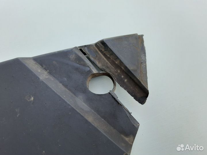 Кожух ремня грм верхний Volkswagen Passat B3