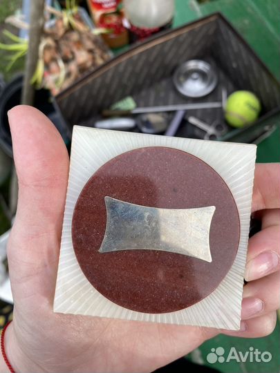 Свадебная медаль из малинового кварцита