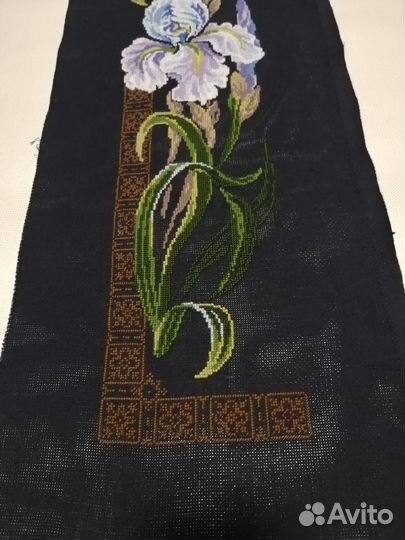 Панно вышитая картина вышивка Ирисы
