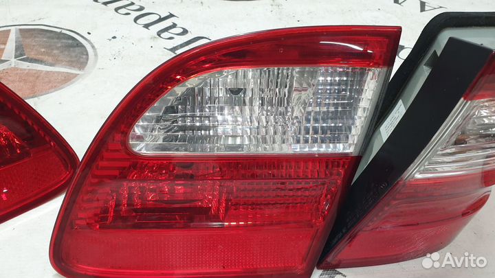 Комплект стоп сигналов на Mercedes W211