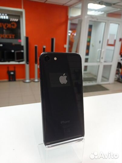 iPhone 8, 64 ГБ