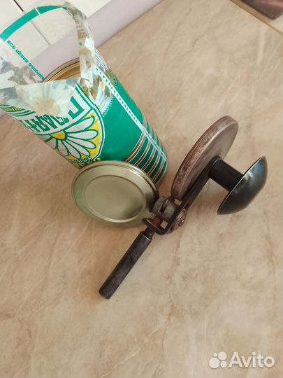 Закаточная машинка и крышки для банок