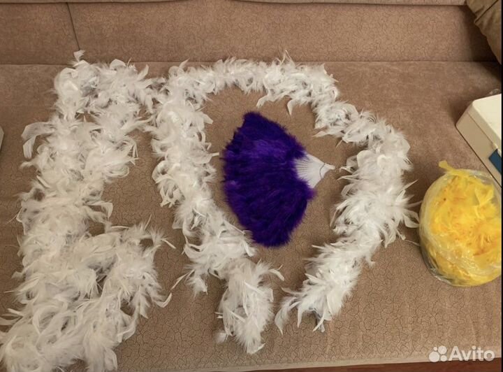 Шляпки, Веер из перьев, боа, перчатки бальные