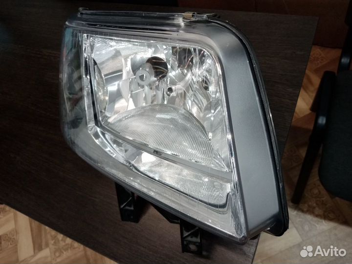 Фара Правая Volkswagen Transporter T5 (2004)