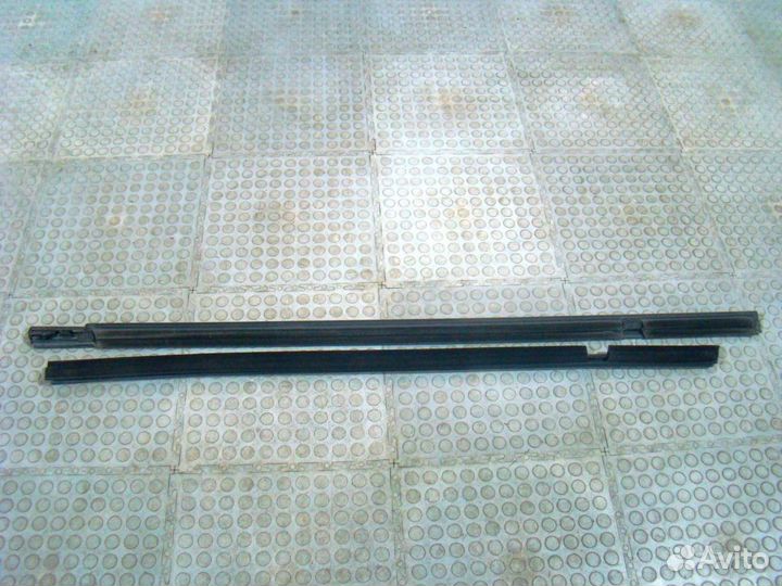 KIA Sportage 3 Накладка стекла заднего левого