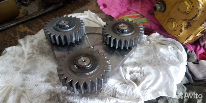 Редуктор поворота Komatsu PC400-7