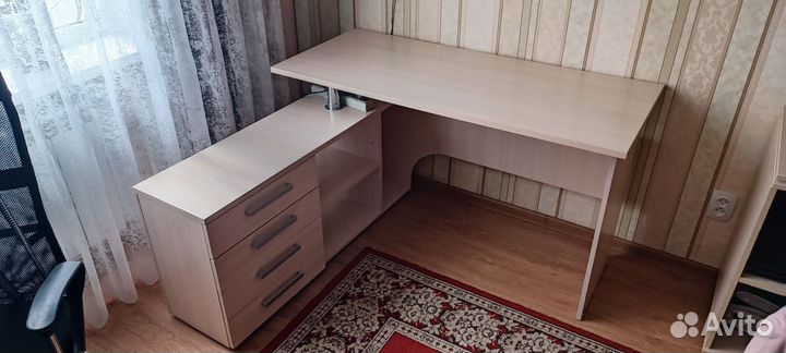 Письменный стол