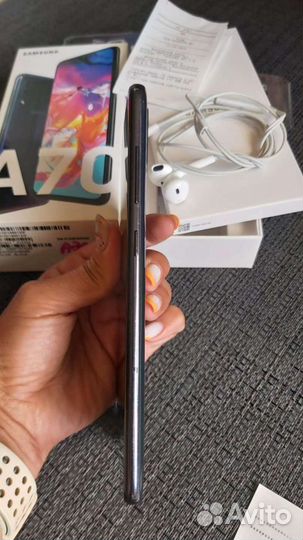 Телефон samsung a70