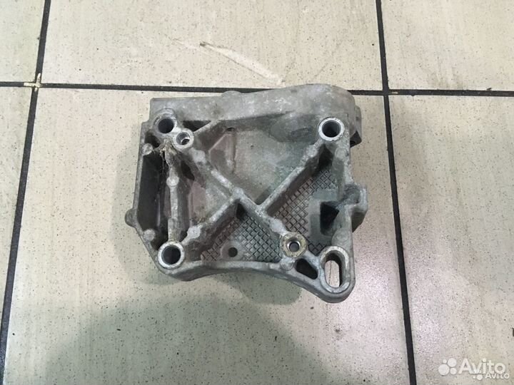 Кронштейн генератора Peugeot 307