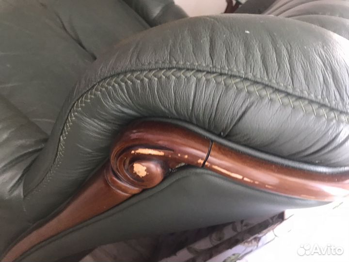 Кожаный диван