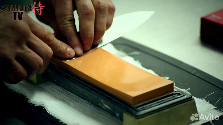 Точу ножи на водяных японских камнях