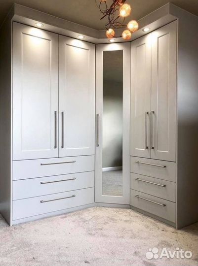 Угловой шкаф