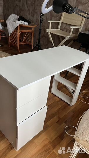 Маникюрный стол бу