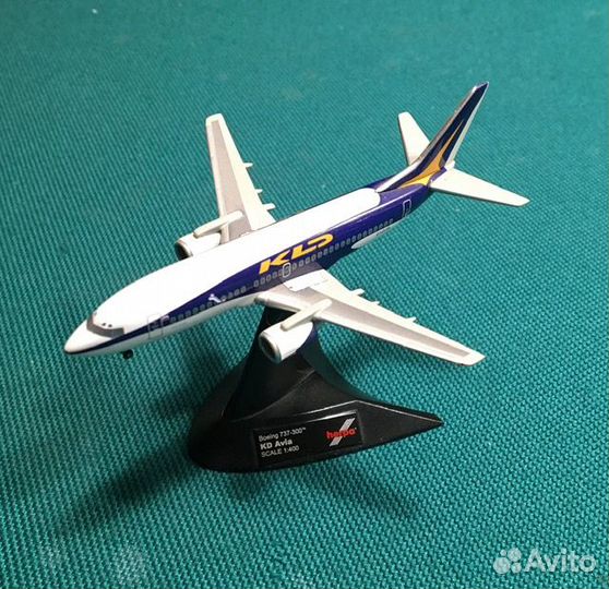Модель самолета Boeing 737-300 м-ба 1/400 KDAvia