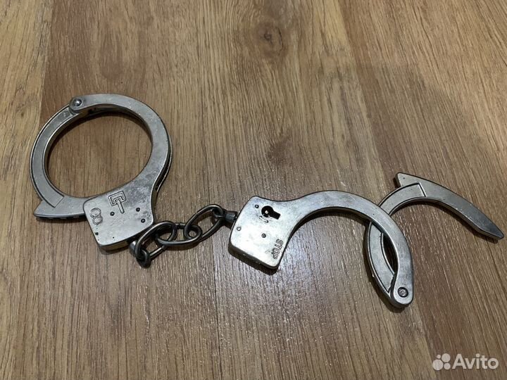 Наручники и значок спец. агента (набор детектива)