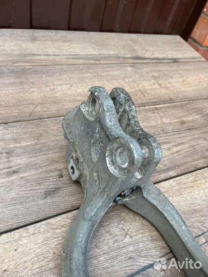 Кулак поворотный передний левый Opel Astra Gtc J